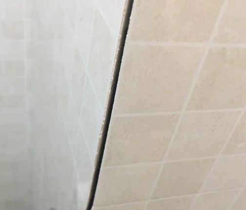 福州市瓷砖空鼓维修公司分享阳台瓷砖脱落的修复过程可以分为以下几个步骤